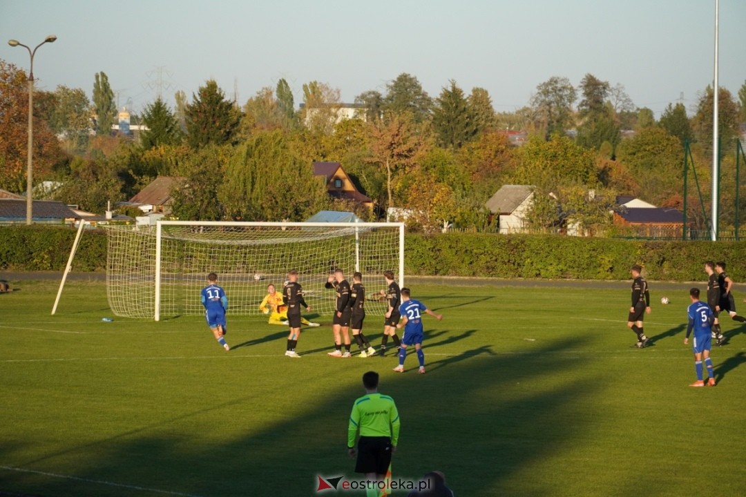 Narew Ostrołęka - PAF Płońsk 2:1 [19.10.2024] - zdjęcie #8 - eOstroleka.pl