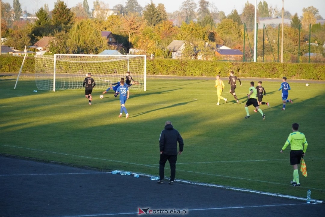 Narew Ostrołęka - PAF Płońsk 2:1 [19.10.2024] - zdjęcie #1 - eOstroleka.pl