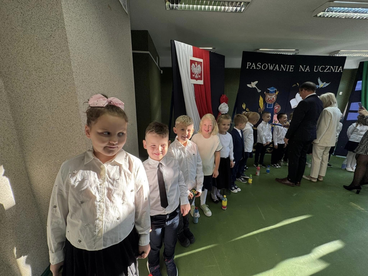 Pasowanie na ucznia w SP 10 - fot. SP 10 Ostrołęka - zdjęcie #36 - eOstroleka.pl