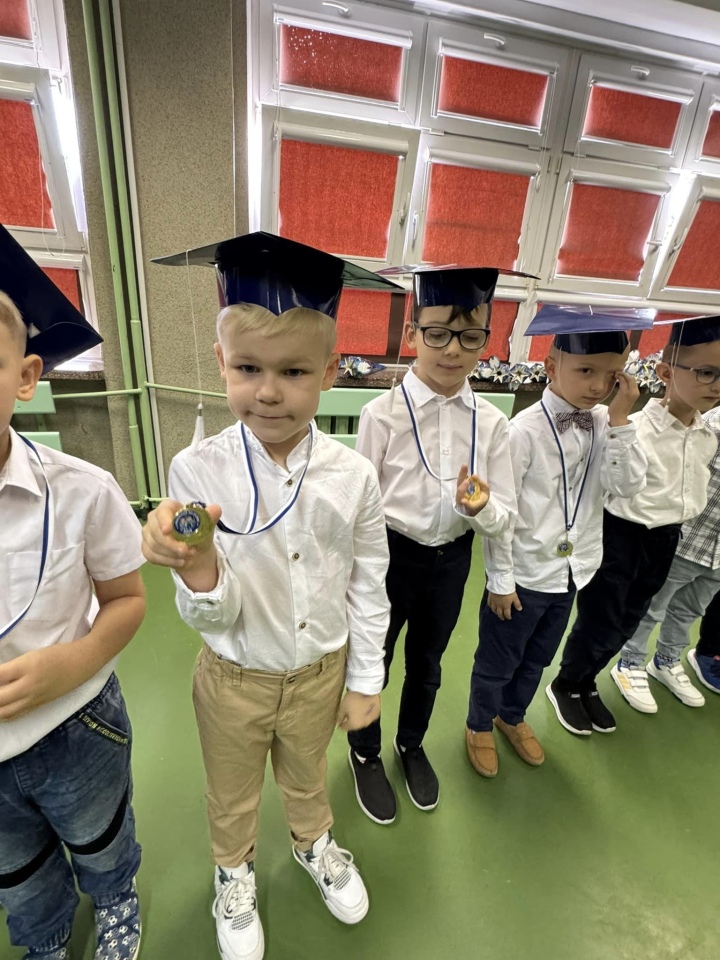 Pasowanie na ucznia w SP 10 - fot. SP 10 Ostrołęka - zdjęcie #35 - eOstroleka.pl