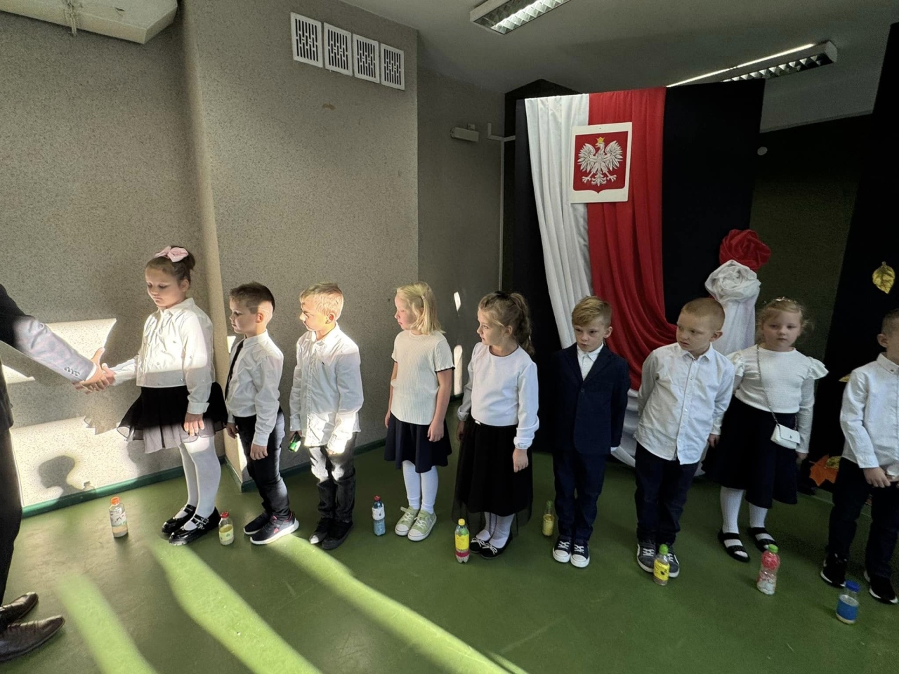 Pasowanie na ucznia w SP 10 - fot. SP 10 Ostrołęka - zdjęcie #34 - eOstroleka.pl