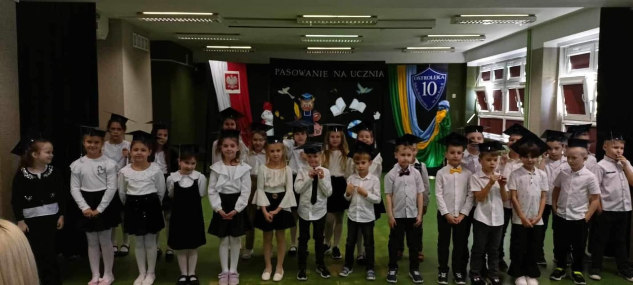 Pasowanie na ucznia w SP 10 - fot. SP 10 Ostrołęka - zdjęcie #28 - eOstroleka.pl