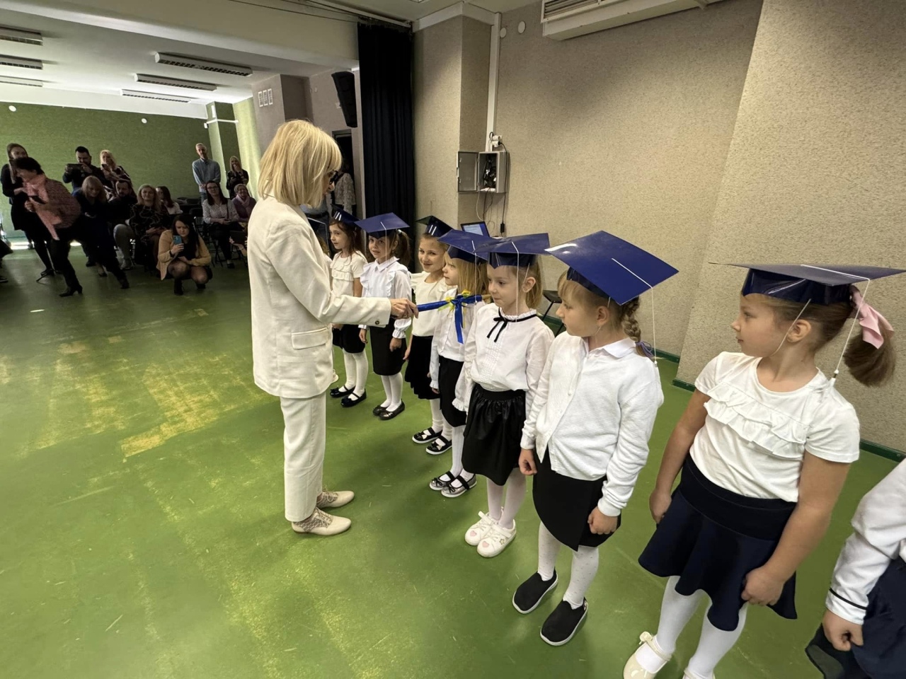 Pasowanie na ucznia w SP 10 - fot. SP 10 Ostrołęka - zdjęcie #22 - eOstroleka.pl