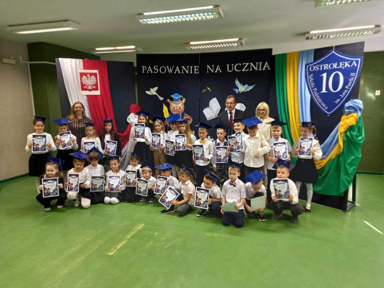 Pasowanie na ucznia w SP 10 - fot. SP 10 Ostrołęka - zdjęcie #8 - eOstroleka.pl