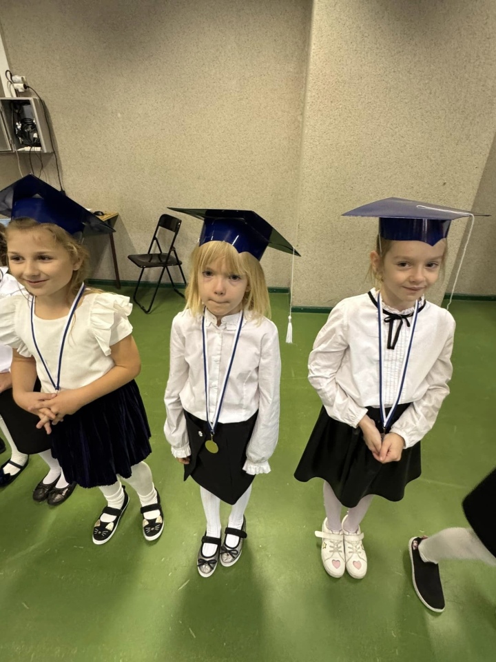 Pasowanie na ucznia w SP 10 - fot. SP 10 Ostrołęka - zdjęcie #7 - eOstroleka.pl