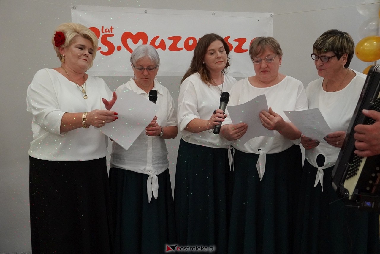 Spotkanie  kulturą malowane - kultywowanie zwyczajów i muzyki biesiadnej  [20.10.2024] - zdjęcie #77 - eOstroleka.pl