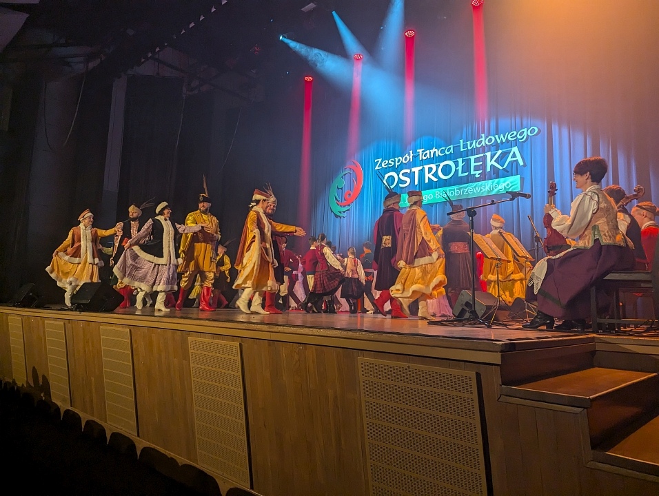 Dzień tańca ludowego z zespołem Ostrołęka [20.10.2024] - zdjęcie #15 - eOstroleka.pl