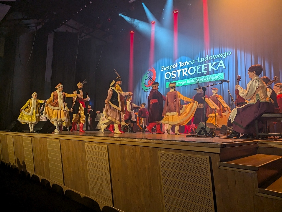 Dzień tańca ludowego z zespołem Ostrołęka [20.10.2024] - zdjęcie #14 - eOstroleka.pl