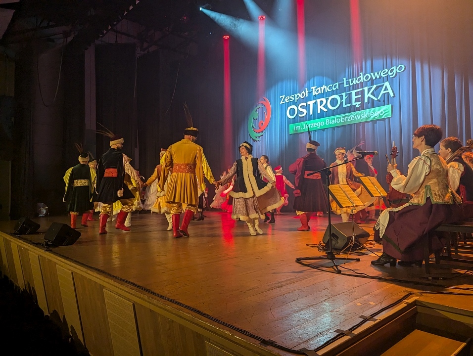 Dzień tańca ludowego z zespołem Ostrołęka [20.10.2024] - zdjęcie #12 - eOstroleka.pl
