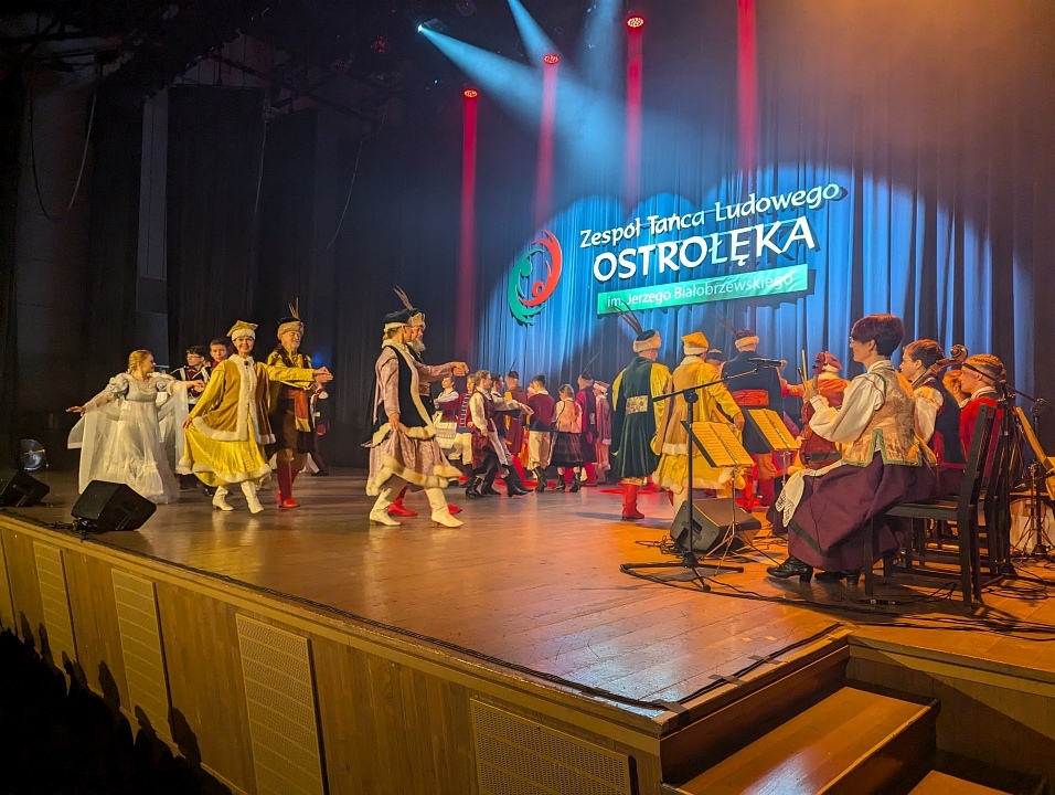 Dzień tańca ludowego z zespołem Ostrołęka [20.10.2024] - zdjęcie #10 - eOstroleka.pl