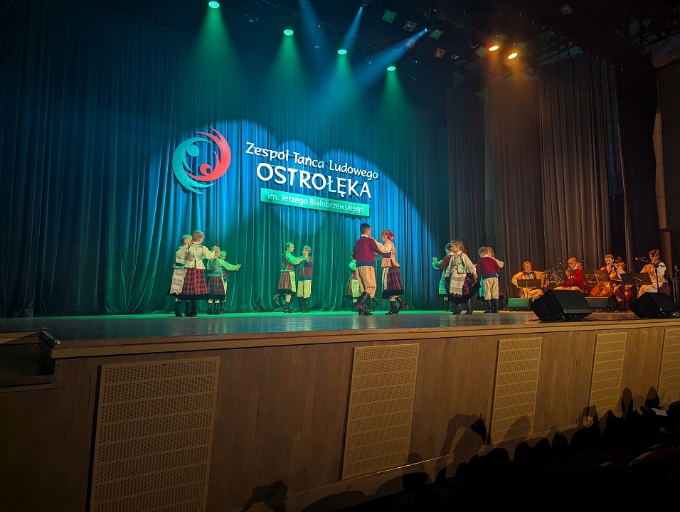 Dzień tańca ludowego z zespołem Ostrołęka [20.10.2024] - zdjęcie #4 - eOstroleka.pl