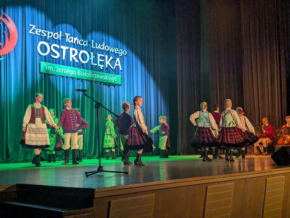 Dzień tańca ludowego z zespołem Ostrołęka [20.10.2024] - zdjęcie #3 - eOstroleka.pl