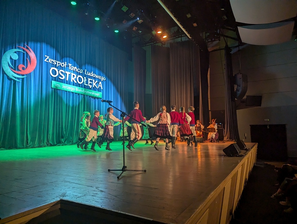 Dzień tańca ludowego z zespołem Ostrołęka [20.10.2024] - zdjęcie #2 - eOstroleka.pl