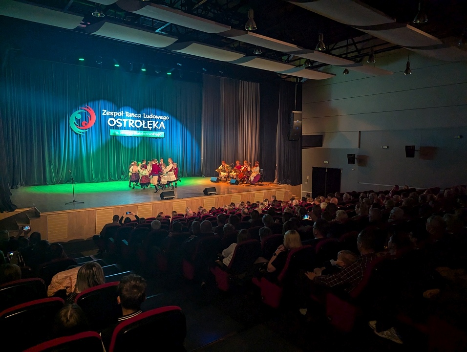 Dzień tańca ludowego z zespołem Ostrołęka [20.10.2024] - zdjęcie #1 - eOstroleka.pl