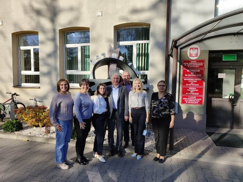 Delegacja Kijowskiego Narodowego Uniwersytetu Technologii i Projektowania w ZSZ NR 1 w Ostrołęce - zdjęcie #4 - eOstroleka.pl