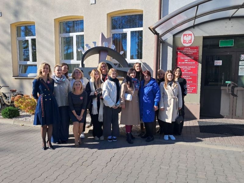 Delegacja Kijowskiego Narodowego Uniwersytetu Technologii i Projektowania w ZSZ NR 1 w Ostrołęce - zdjęcie #1 - eOstroleka.pl