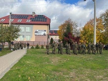 13. rocznica śmierci sierżanta Mariusza Deptuły [23.10.2024] - zdjęcie #3 - eOstroleka.pl