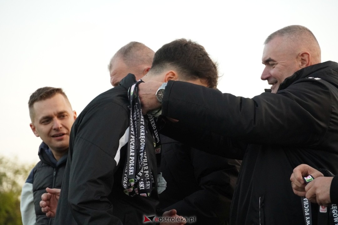 Finał Pucharu Polski KS CK Troszyn - Żbik Nasielsk [23.10.2024] - zdjęcie #45 - eOstroleka.pl