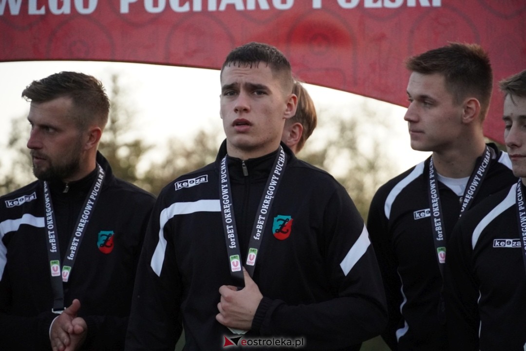 Finał Pucharu Polski KS CK Troszyn - Żbik Nasielsk [23.10.2024] - zdjęcie #41 - eOstroleka.pl