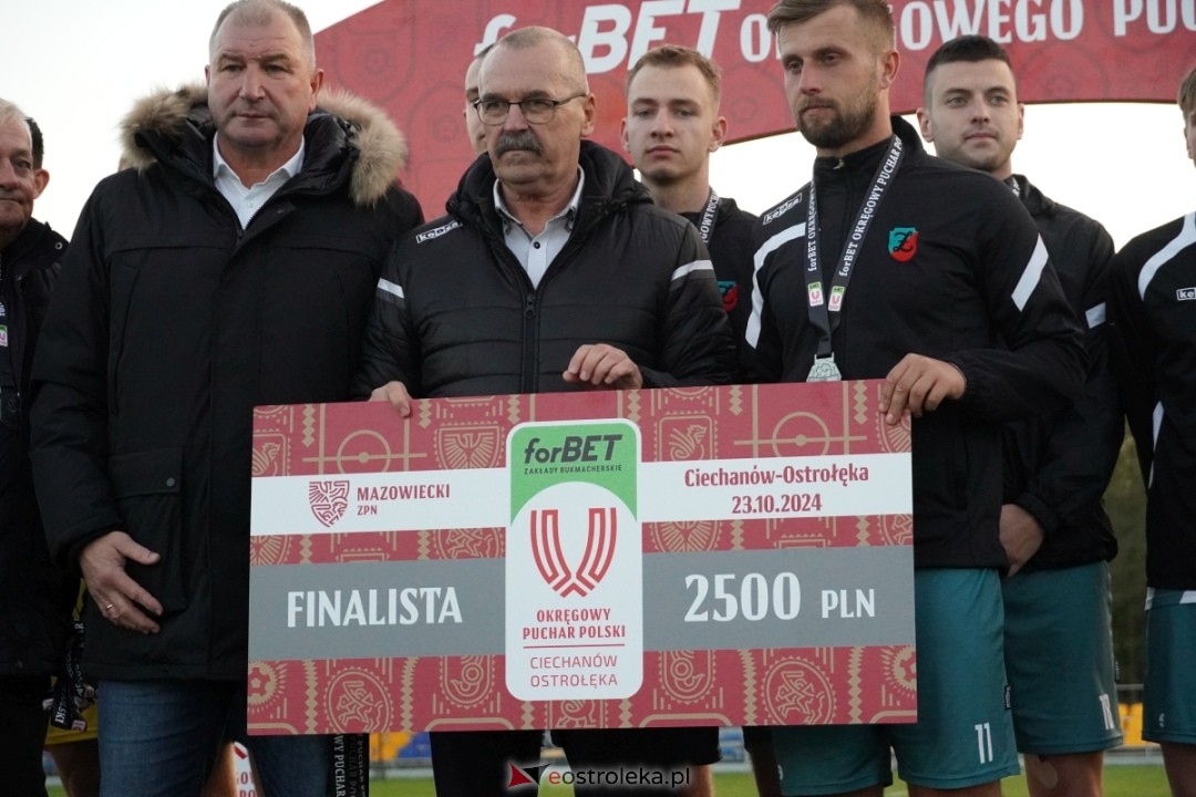 Finał Pucharu Polski KS CK Troszyn - Żbik Nasielsk [23.10.2024] - zdjęcie #36 - eOstroleka.pl