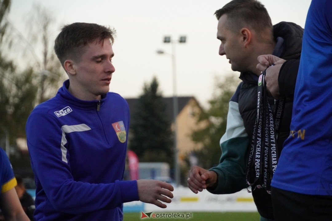 Finał Pucharu Polski KS CK Troszyn - Żbik Nasielsk [23.10.2024] - zdjęcie #28 - eOstroleka.pl