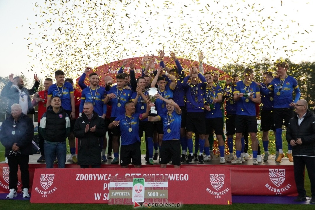 Finał Pucharu Polski KS CK Troszyn - Żbik Nasielsk [23.10.2024] - zdjęcie #13 - eOstroleka.pl