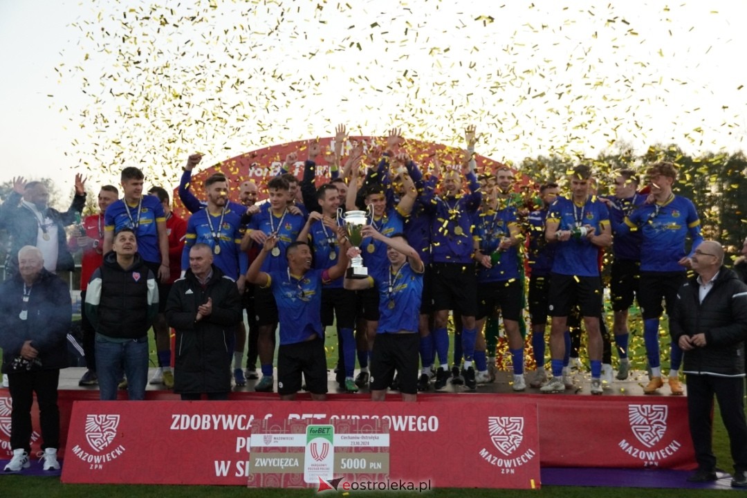 Finał Pucharu Polski KS CK Troszyn - Żbik Nasielsk [23.10.2024] - zdjęcie #12 - eOstroleka.pl