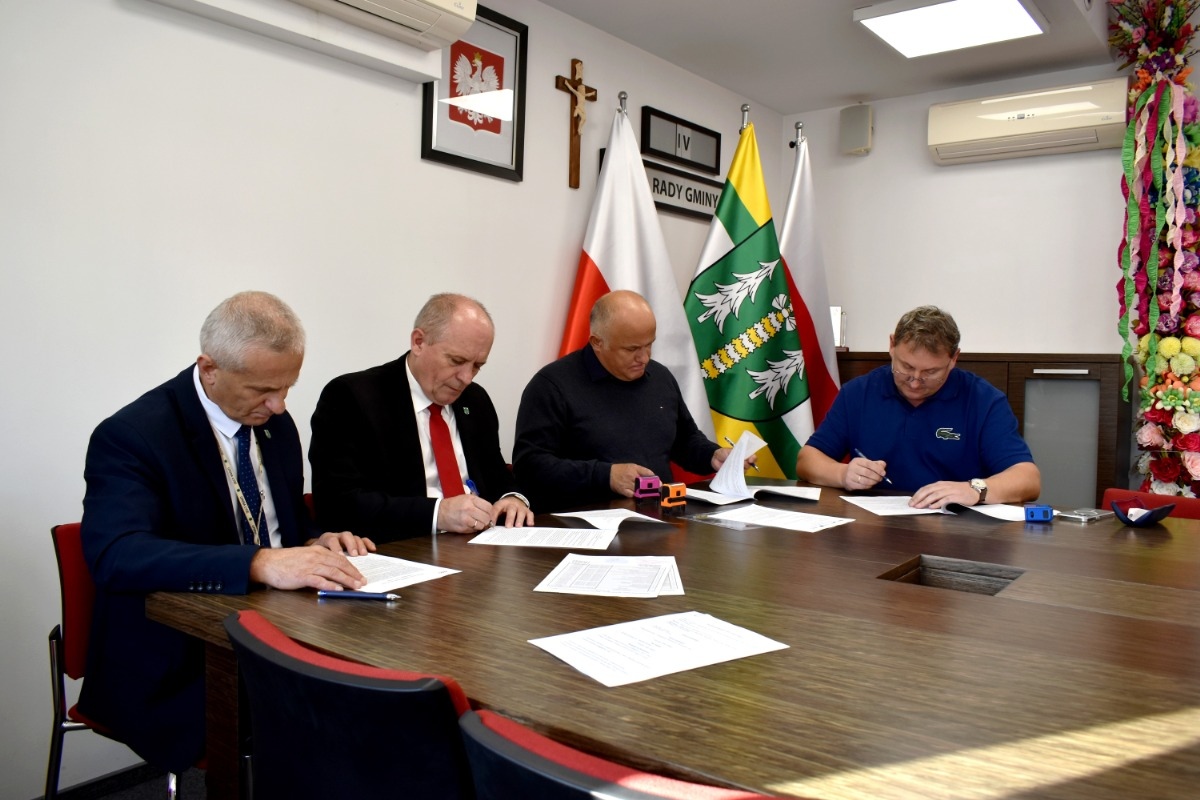 Podpisanie umowy na budowę żłobka w Łysych [22.10.2024] - zdjęcie #5 - eOstroleka.pl