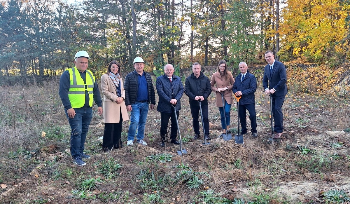 Podpisanie umowy na budowę żłobka w Łysych [22.10.2024] - zdjęcie #2 - eOstroleka.pl