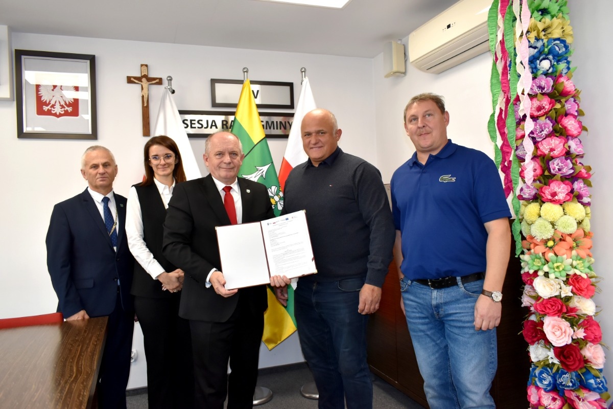 Podpisanie umowy na budowę żłobka w Łysych [22.10.2024] - zdjęcie #1 - eOstroleka.pl