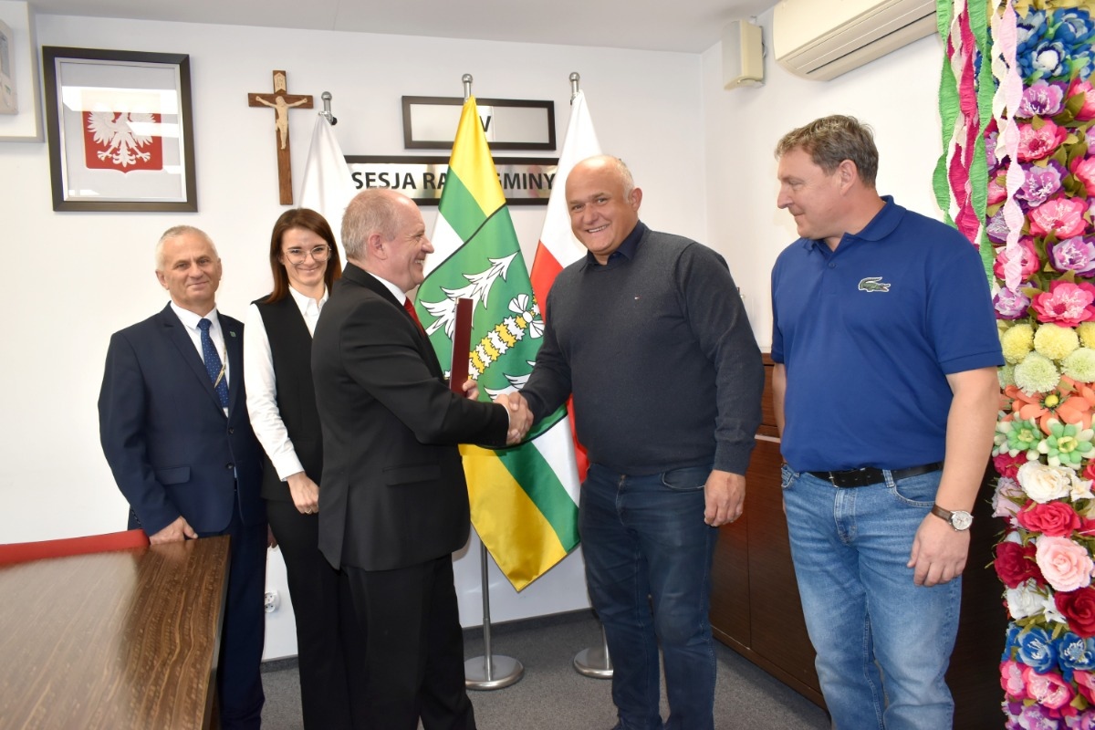 Podpisanie umowy na budowę żłobka w Łysych [22.10.2024] - zdjęcie #3 - eOstroleka.pl