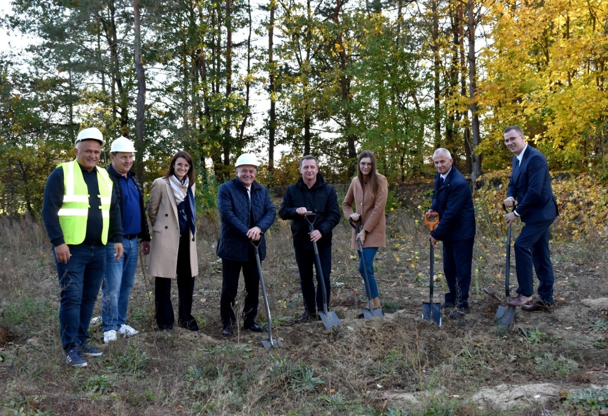 Podpisanie umowy na budowę żłobka w Łysych [22.10.2024] - zdjęcie #6 - eOstroleka.pl