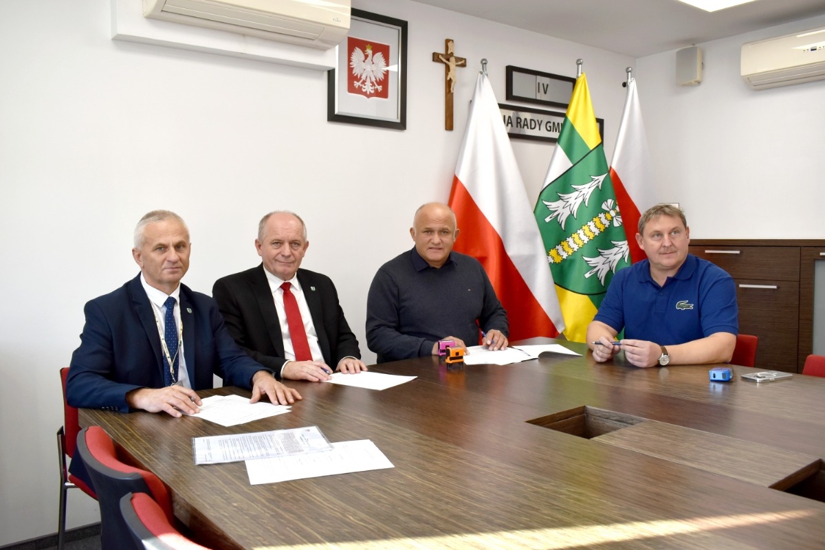 Podpisanie umowy na budowę żłobka w Łysych [22.10.2024] - zdjęcie #4 - eOstroleka.pl