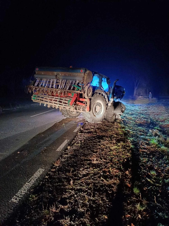 Wypadek w Brudkach Starych, fot. OSP Brudki Stare [23.10.2024] - zdjęcie #1 - eOstroleka.pl