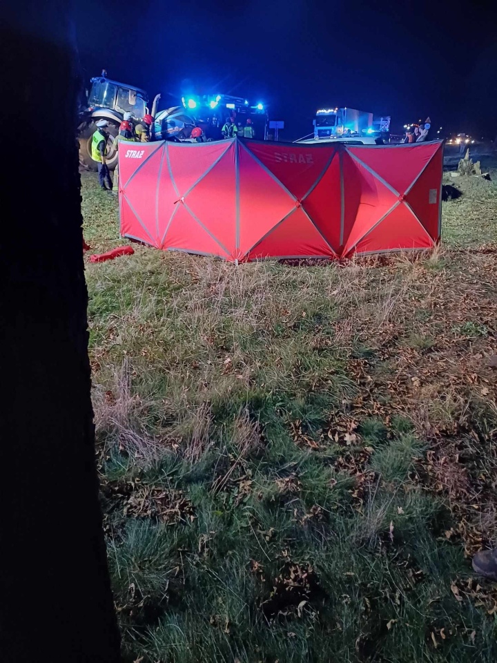 Wypadek w Brudkach Starych, fot. OSP Brudki Stare [23.10.2024] - zdjęcie #5 - eOstroleka.pl