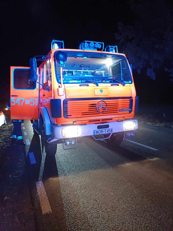 Wypadek w Brudkach Starych, fot. OSP Brudki Stare [23.10.2024] - zdjęcie #2 - eOstroleka.pl