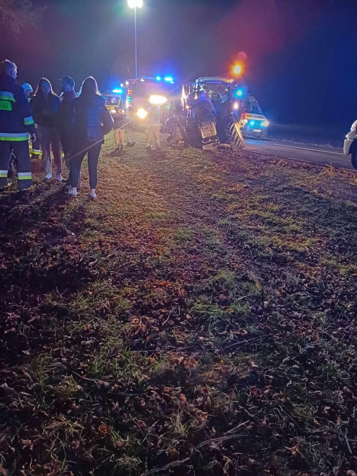 Wypadek w Brudkach Starych, fot. OSP Brudki Stare [23.10.2024] - zdjęcie #4 - eOstroleka.pl