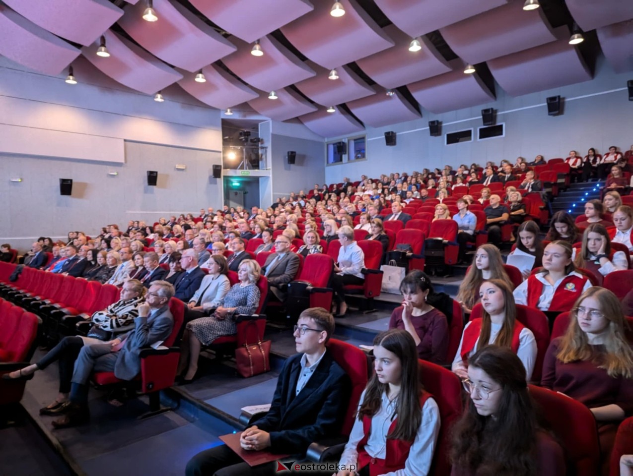 Gala wręczenia nagród - Dzień Nauczyciela 2024 [24.10.2024] - zdjęcie #121 - eOstroleka.pl