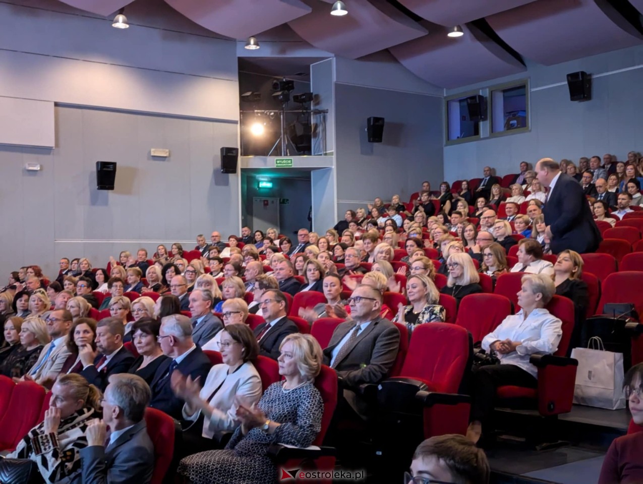 Gala wręczenia nagród - Dzień Nauczyciela 2024 [24.10.2024] - zdjęcie #118 - eOstroleka.pl