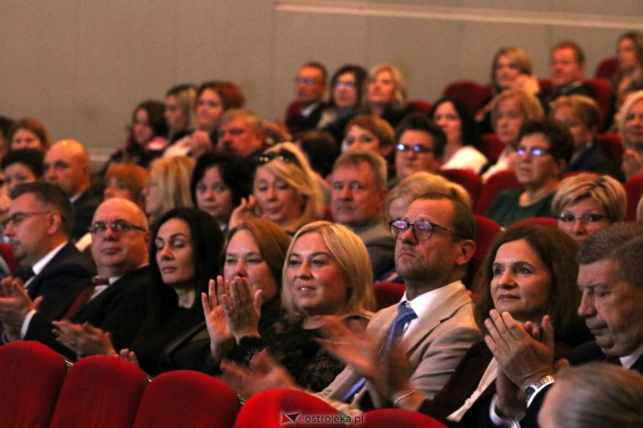 Gala wręczenia nagród - Dzień Nauczyciela 2024 [24.10.2024] - zdjęcie #111 - eOstroleka.pl