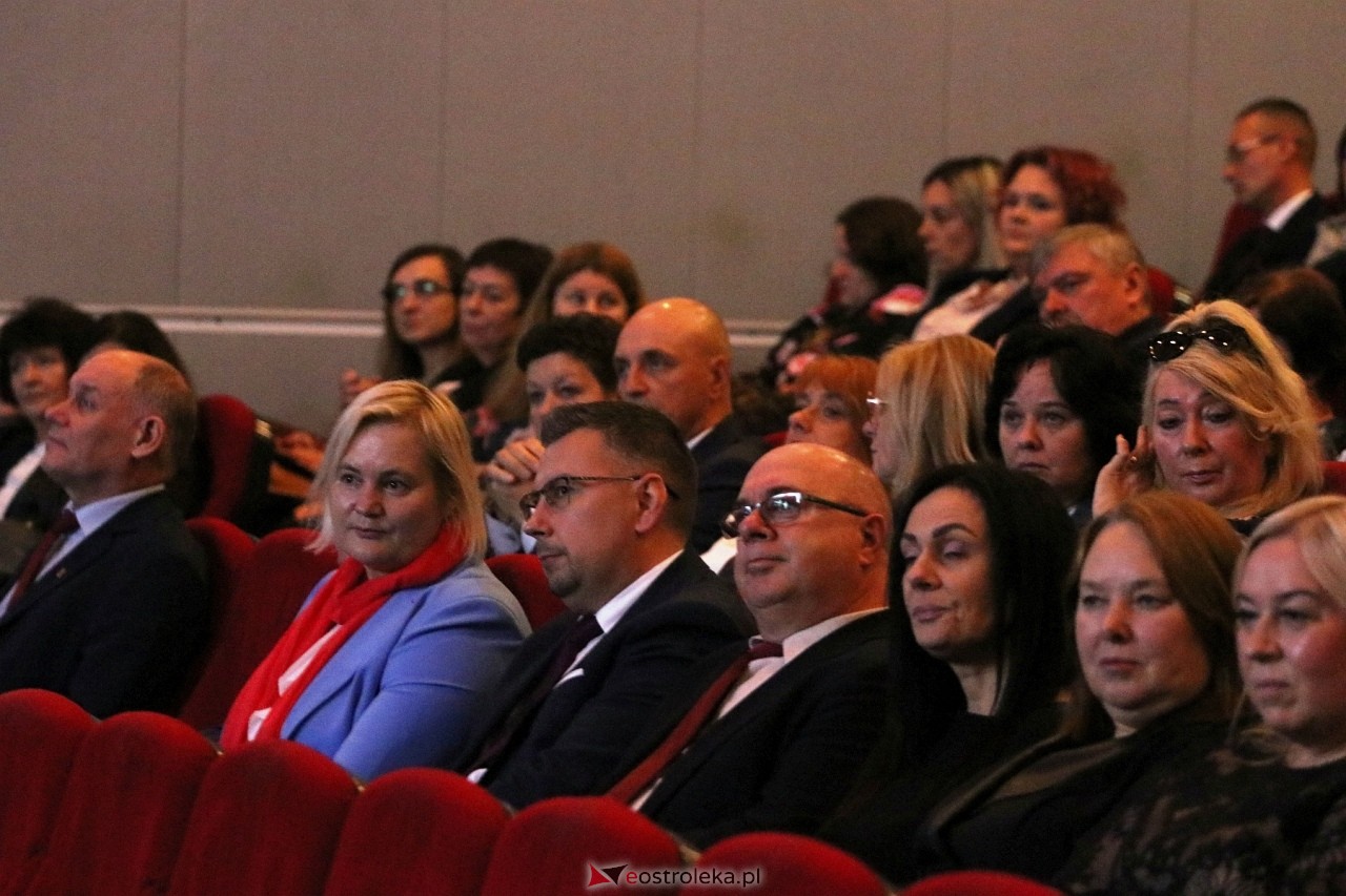 Gala wręczenia nagród - Dzień Nauczyciela 2024 [24.10.2024] - zdjęcie #110 - eOstroleka.pl