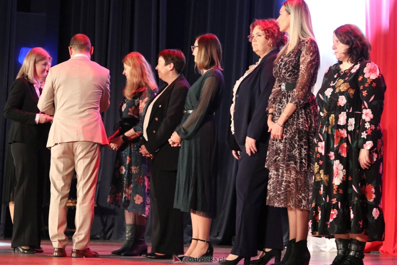 Gala wręczenia nagród - Dzień Nauczyciela 2024 [24.10.2024] - zdjęcie #92 - eOstroleka.pl