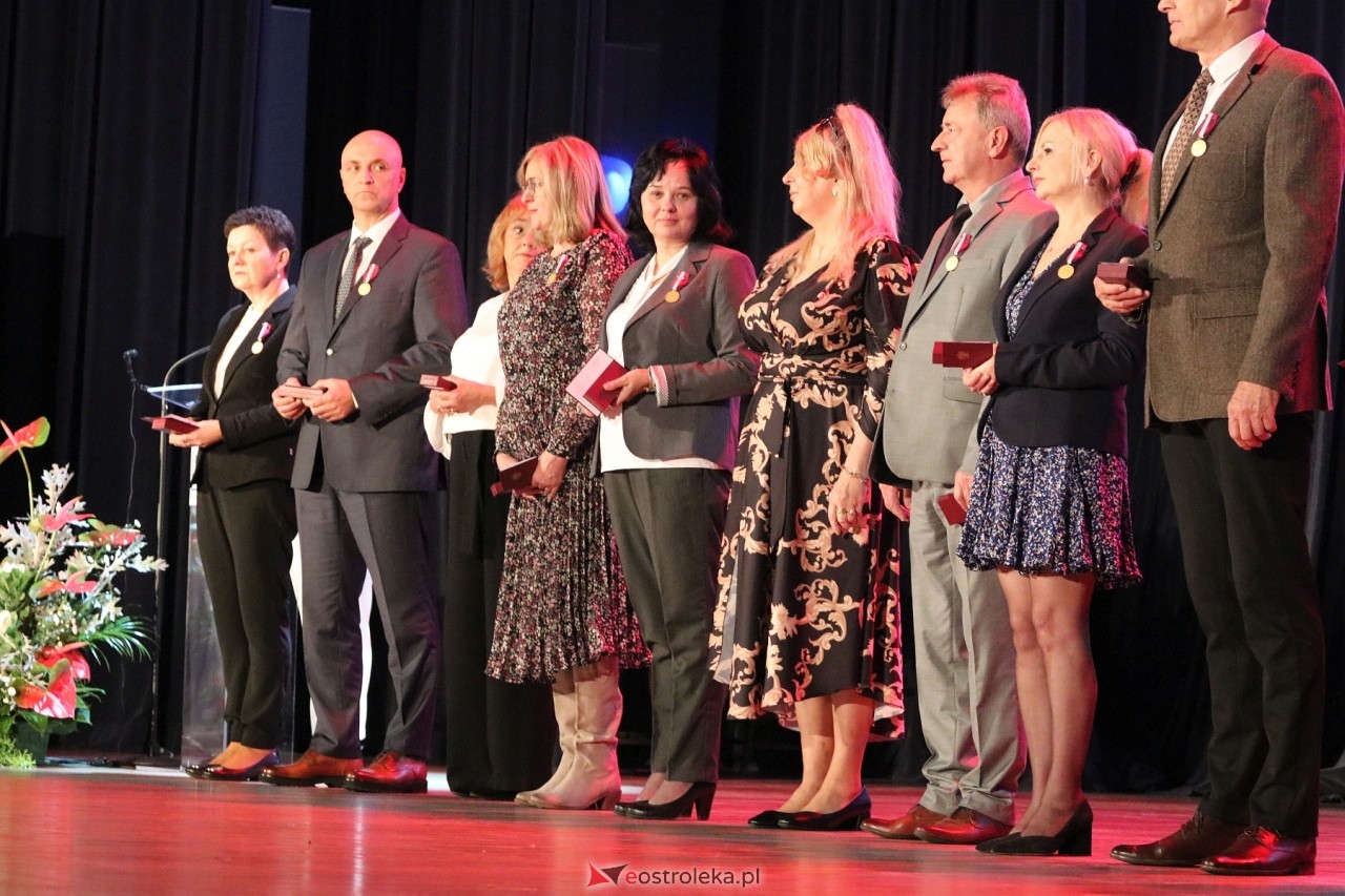 Gala wręczenia nagród - Dzień Nauczyciela 2024 [24.10.2024] - zdjęcie #52 - eOstroleka.pl