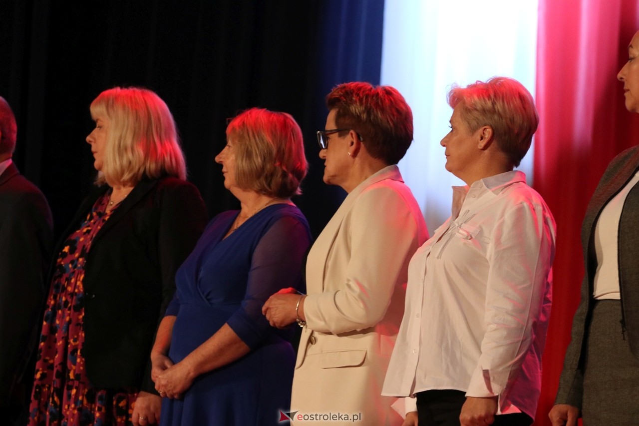 Gala wręczenia nagród - Dzień Nauczyciela 2024 [24.10.2024] - zdjęcie #40 - eOstroleka.pl