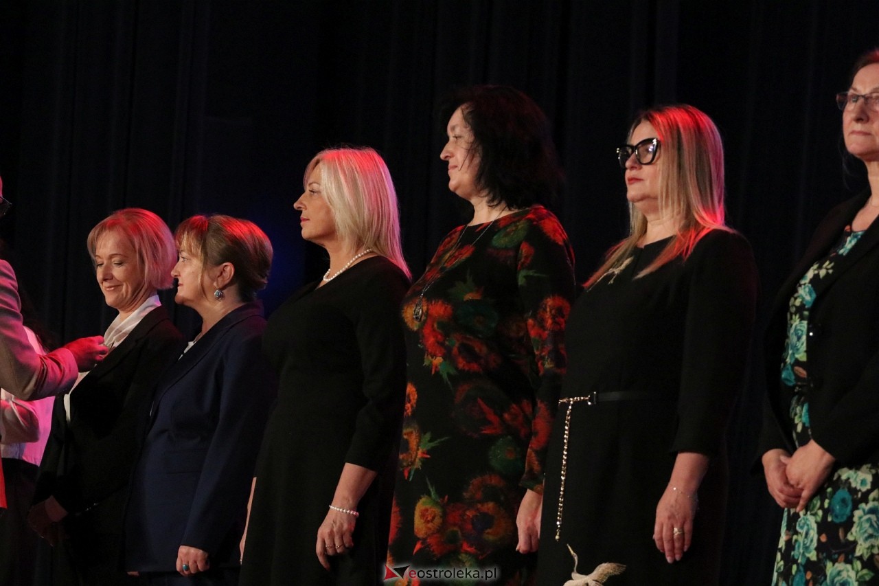 Gala wręczenia nagród - Dzień Nauczyciela 2024 [24.10.2024] - zdjęcie #26 - eOstroleka.pl