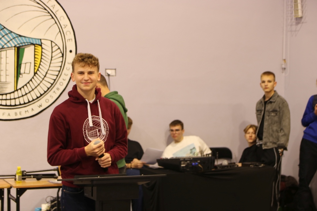 Otrzęsiny klas pierwszych w 1lo [25.10.2024] - zdjęcie #56 - eOstroleka.pl