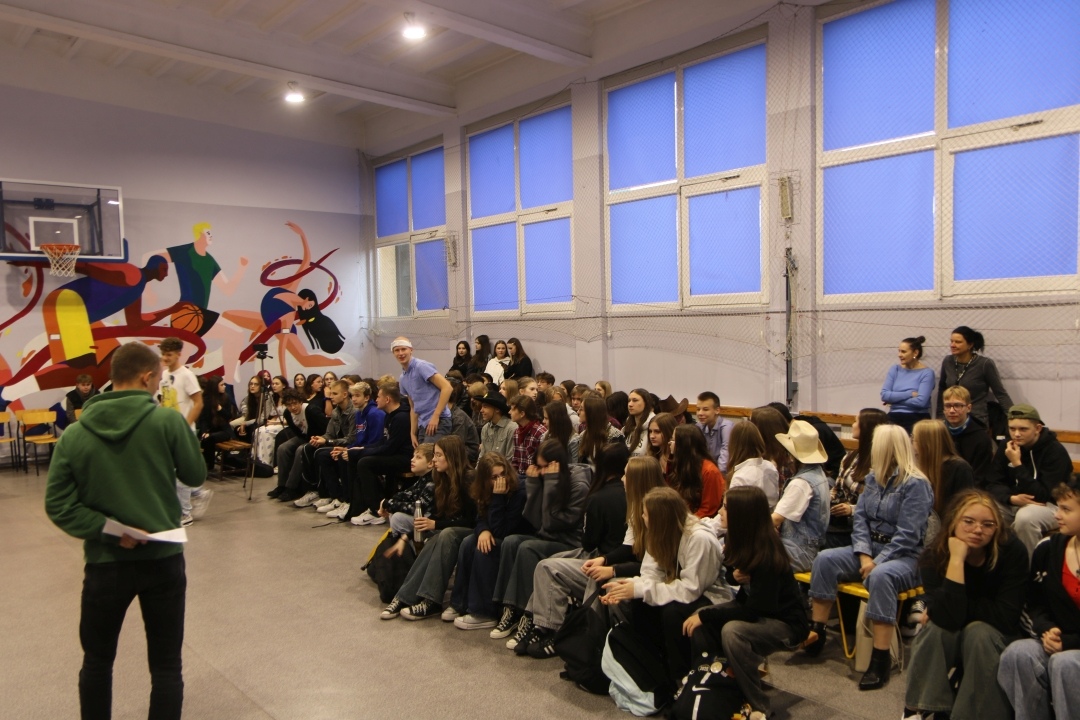 Otrzęsiny klas pierwszych w 1lo [25.10.2024] - zdjęcie #49 - eOstroleka.pl