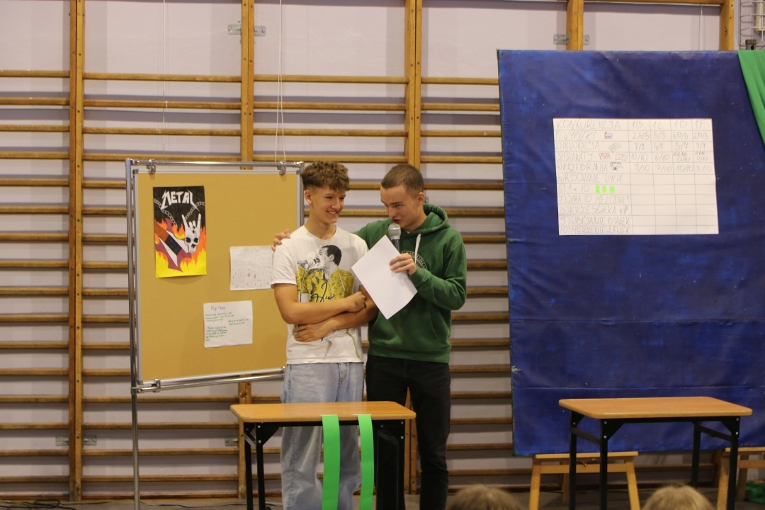Otrzęsiny klas pierwszych w 1lo [25.10.2024] - zdjęcie #40 - eOstroleka.pl