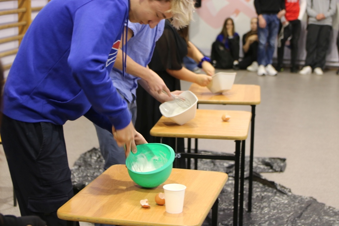Otrzęsiny klas pierwszych w 1lo [25.10.2024] - zdjęcie #20 - eOstroleka.pl