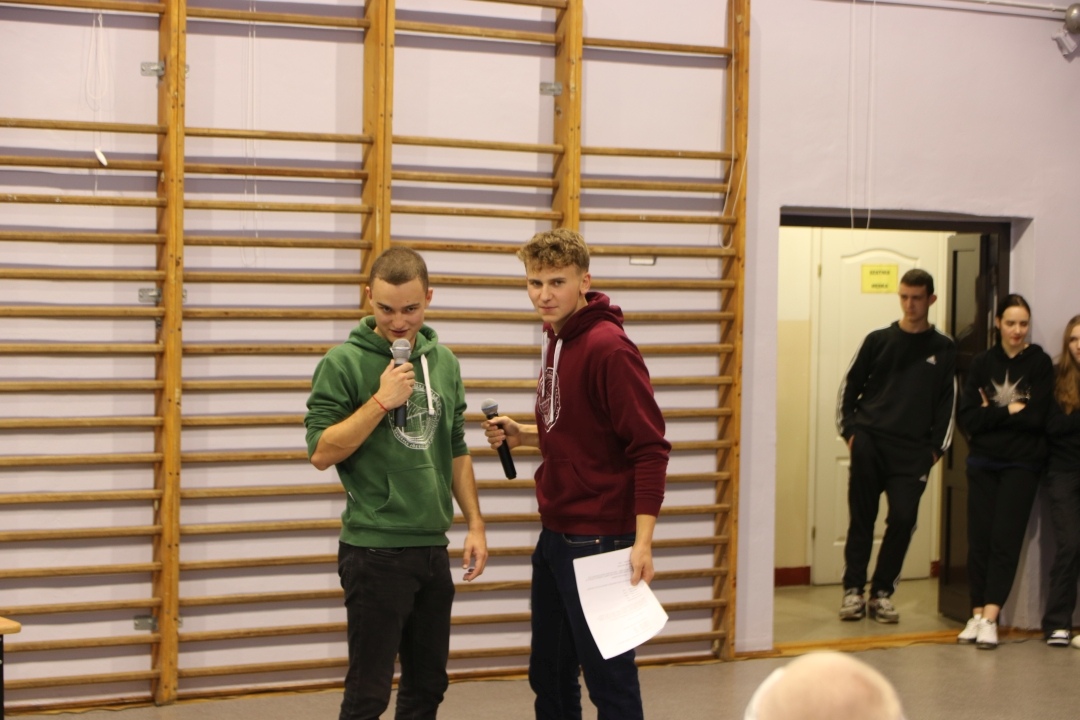 Otrzęsiny klas pierwszych w 1lo [25.10.2024] - zdjęcie #18 - eOstroleka.pl